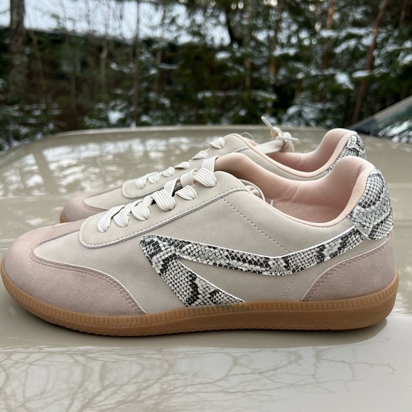 NWOB Dolce Vita Quantum snake print sneakers - Picture 1 of 7